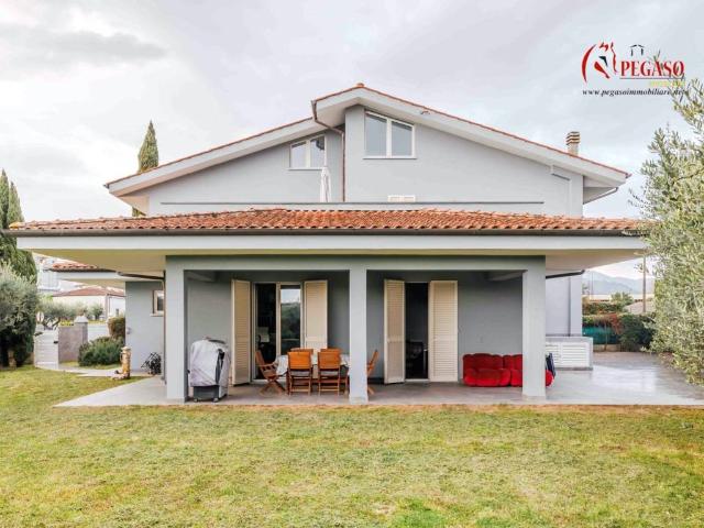 Villa Indipendente in vendita a Alberghi, Uzzano E Castello