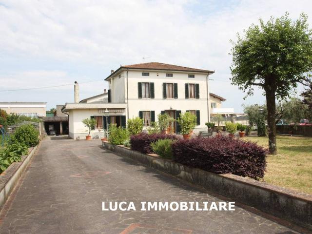 Villa Indipendente in vendita a Uzzano, Uzzano E Castello