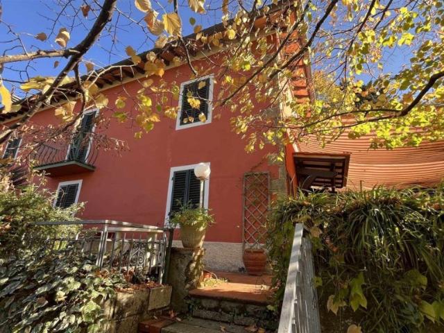 Villa Indipendente in vendita a Ricciano, Uzzano E Castello