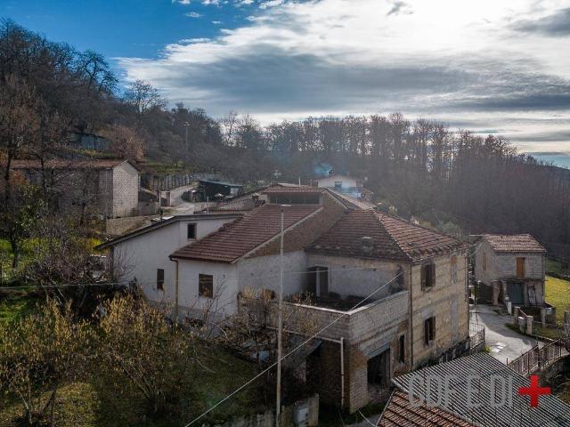 Villa Indipendente in vendita a Pescorocchiano, Lazio