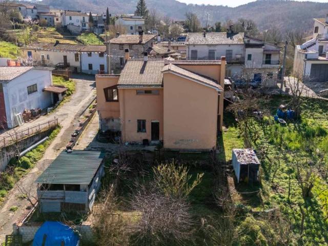 Villa Indipendente in vendita a Pescorocchiano, Lazio