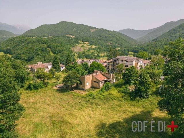 Villa Indipendente in vendita a Pescorocchiano, Lazio