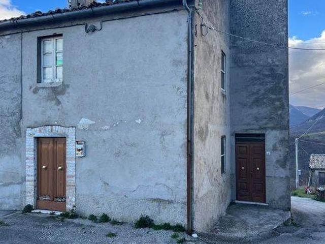 Villa Indipendente in vendita a Pescosansonesco, Abruzzo
