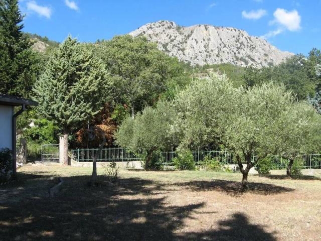 Villa Indipendente in vendita a Pescosansonesco, Abruzzo