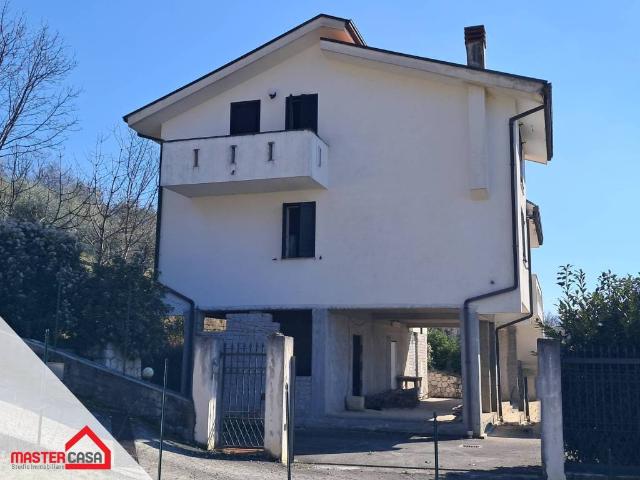 Villa Indipendente in vendita a Pescosolido, Lazio