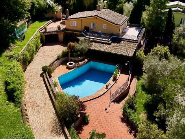 Villa Indipendente in vendita a Pescosolido, Lazio