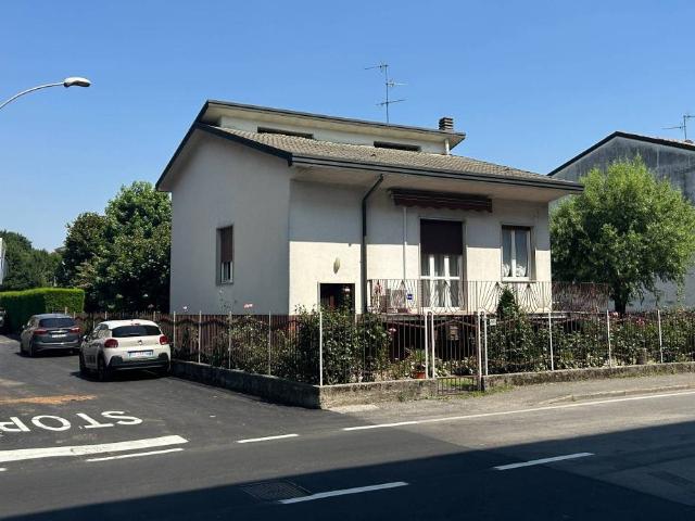 Villa Indipendente in vendita a Pessano Con Bornago, Lombardia