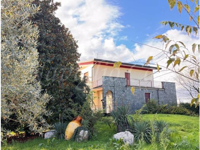 Villa Indipendente in vendita a Pessano Con Bornago, Lombardia