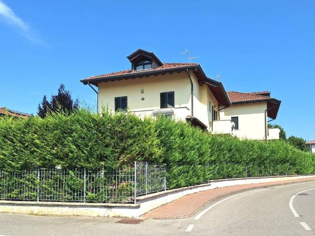 Villa Indipendente in vendita a Cascina Pariana, Pessano Con Bornago