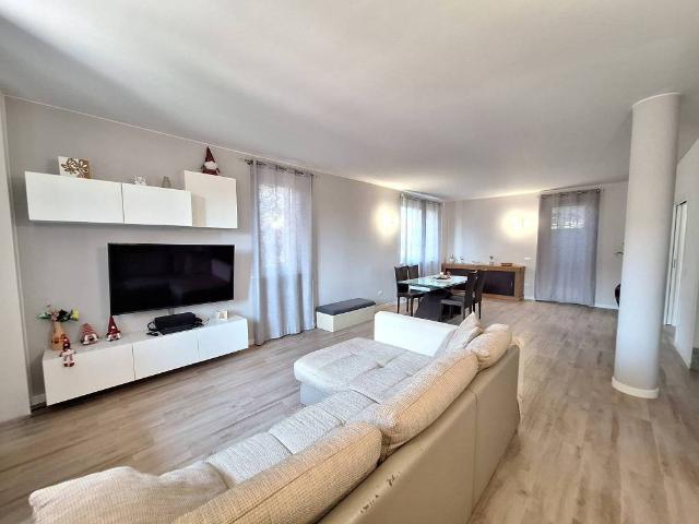 Villa Indipendente in vendita a Cascina Pariana, Pessano Con Bornago