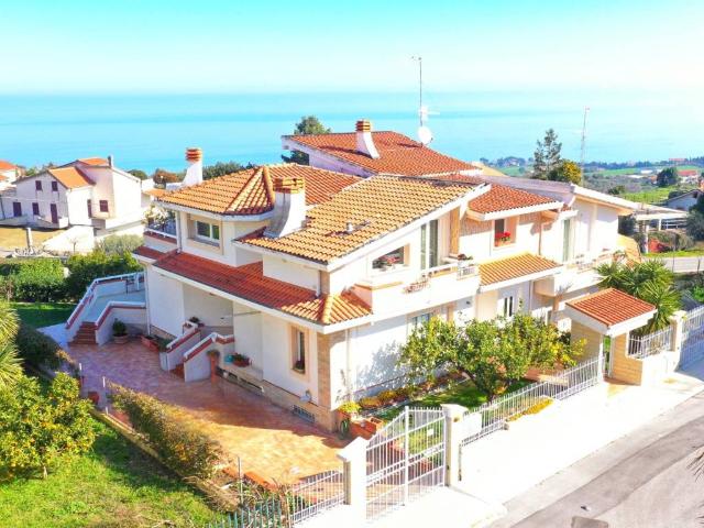 Villa Indipendente in vendita a Petacciato, Molise
