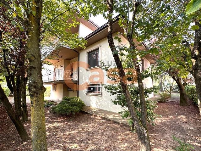 Villa Indipendente in vendita a Piacenza, Reggio Emilia