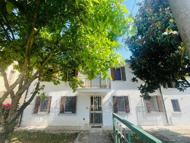 Villa Indipendente in vendita a Piacenza D'adige, Veneto