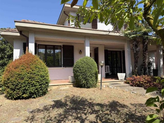 Villa Indipendente in vendita a Besurica, Piacenza