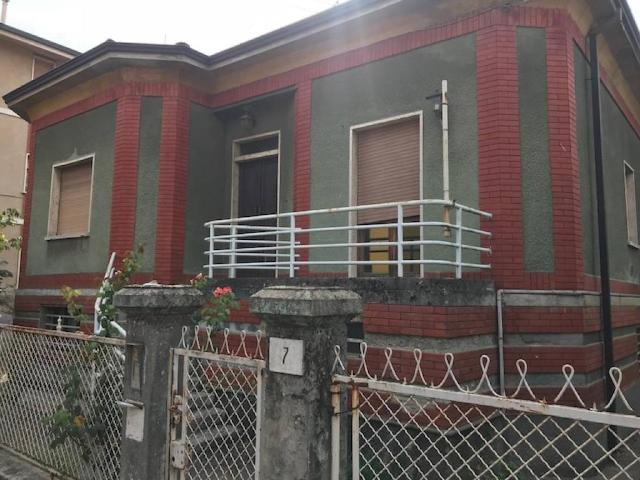 Villa Indipendente in vendita a Piacenza, Reggio Emilia
