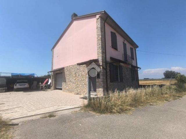 Villa Indipendente in vendita a Piacenza, Reggio Emilia