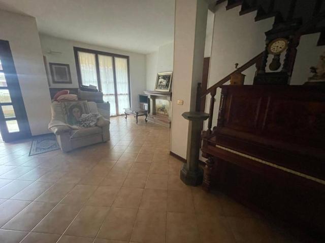 Villa Indipendente in vendita a Besurica, Piacenza