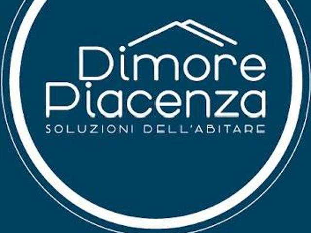 Villa Indipendente in vendita a Piacenza, Reggio Emilia