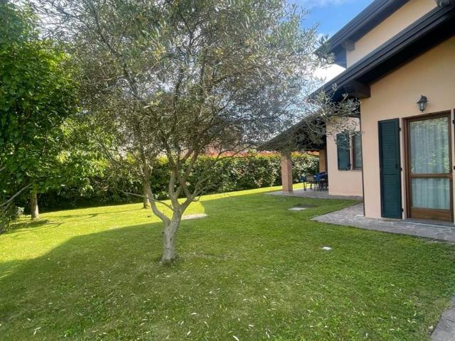 Villa Indipendente in vendita a Piacenza, Reggio Emilia