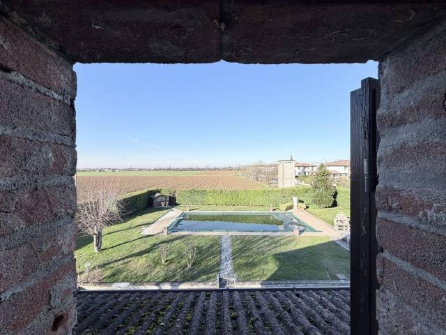 Villa Indipendente in vendita a Piacenza, Reggio Emilia