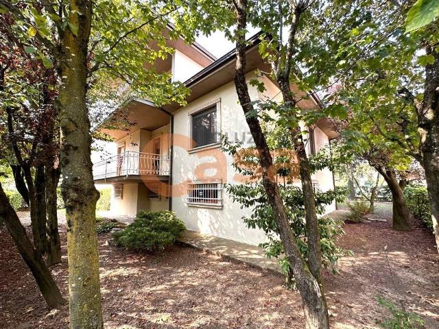 Villa Indipendente in vendita a Piacenza, Reggio Emilia