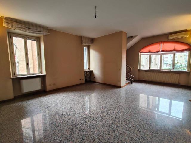 Villa Indipendente in vendita a Infrangibile, Piacenza