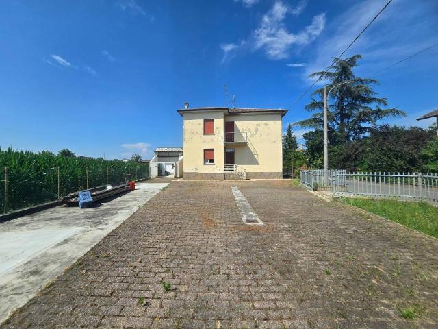 Villa Indipendente in vendita a Piacenza, Reggio Emilia