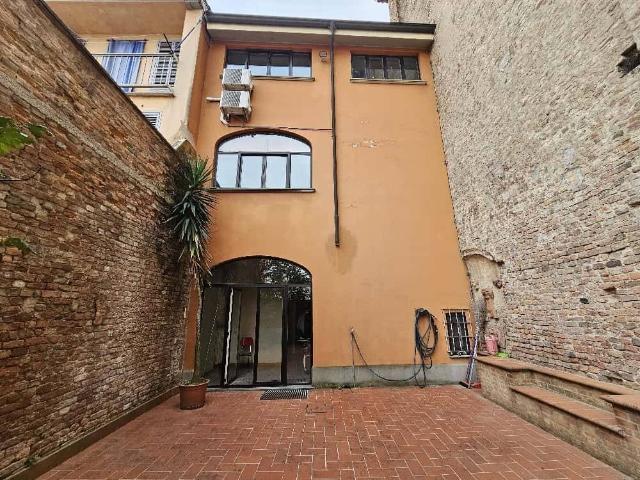 Villa Indipendente in vendita a Infrangibile, Piacenza