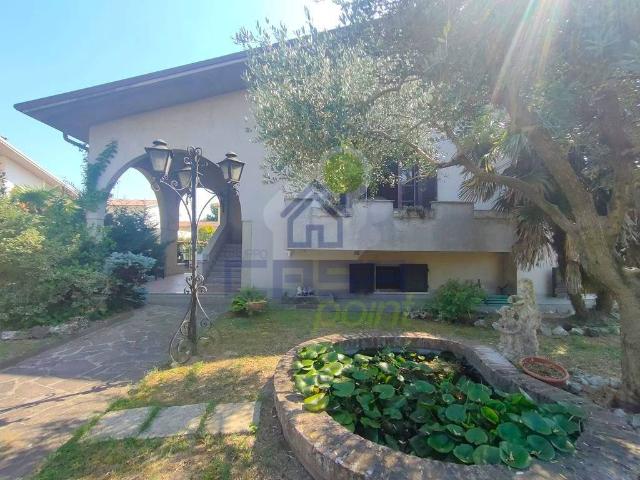 Villa Indipendente in vendita a Piadena, Lombardia