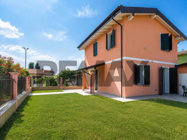 Villa Indipendente in vendita a Piadena, Lombardia