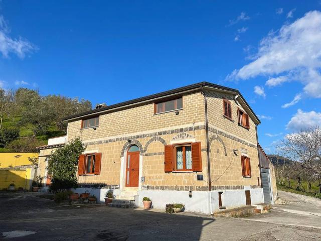 Villa Indipendente in vendita a Piana Di Monte Verna, Campania