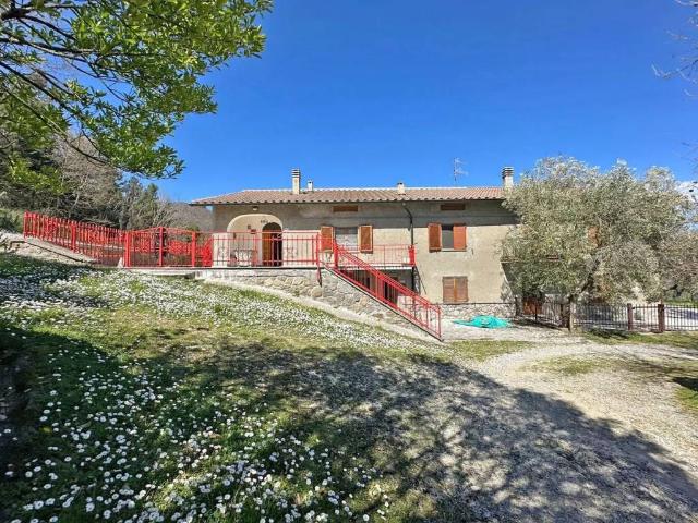 Villa Indipendente in vendita a Piancastagnaio, Toscana