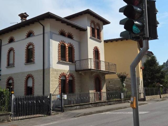 Villa Indipendente in vendita a Comunità montana della valle Camonica, Piancogno