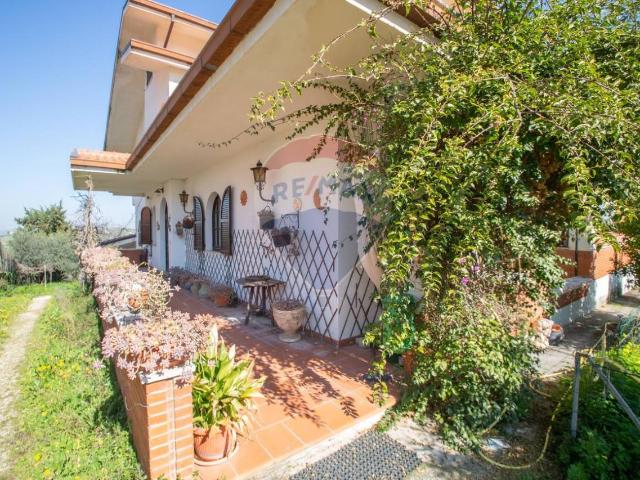 Villa Indipendente in vendita a Pianella, Abruzzo