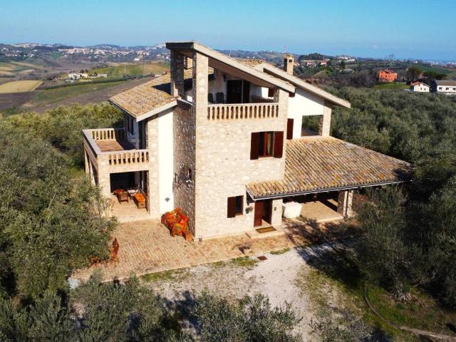 Villa Indipendente in vendita a Pianella, Abruzzo