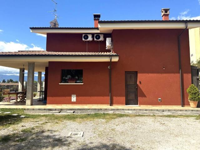 Villa Indipendente in vendita a Pianella, Abruzzo