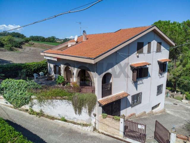 Villa Indipendente in vendita a Pianella, Abruzzo