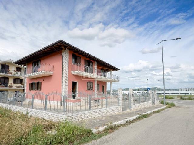 Villa Indipendente in vendita a Pianella, Abruzzo