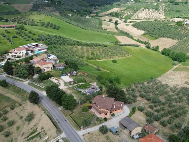 Villa Indipendente in vendita a Pianella, Abruzzo