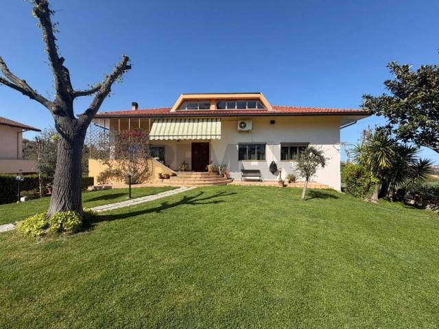 Villa Indipendente in vendita a Pianella, Abruzzo