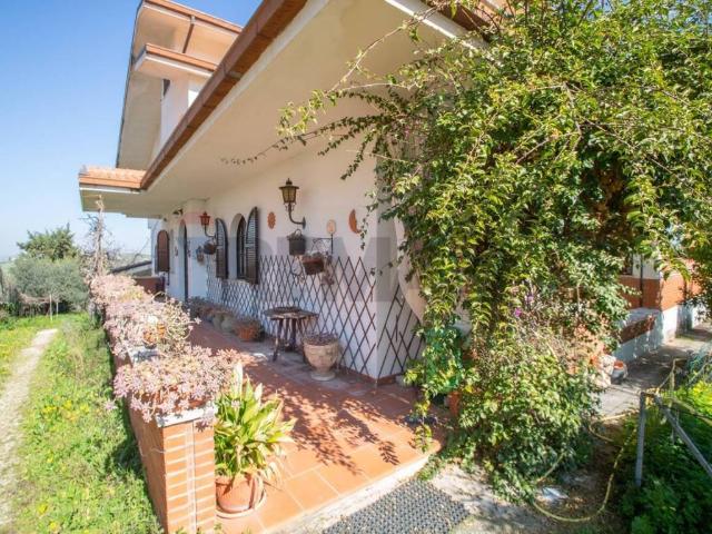 Villa Indipendente in vendita a Pianella, Abruzzo