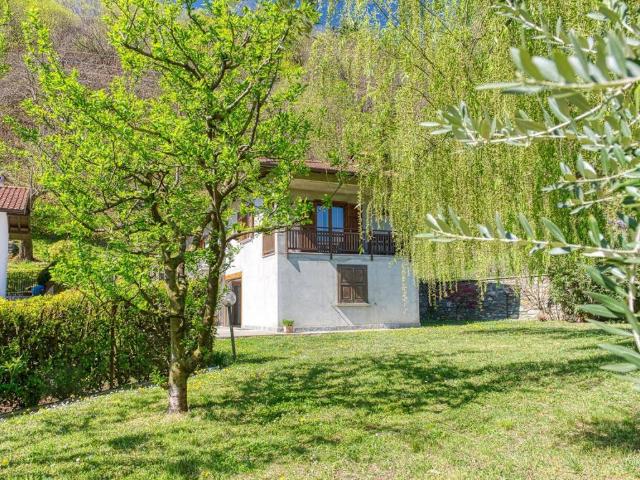 Villa Indipendente in vendita a Calozzo, Pianello del Lario