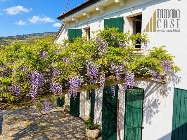Villa Indipendente in vendita a Pradaglia, Pianello Val Tidone