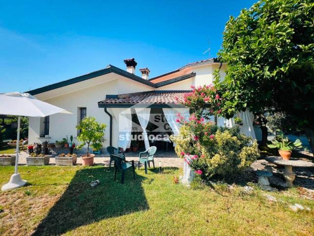 Villa Indipendente in vendita a Pianengo, Lombardia