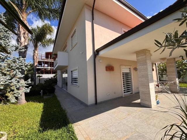 Villa Indipendente in vendita a Pianopoli, Catanzaro