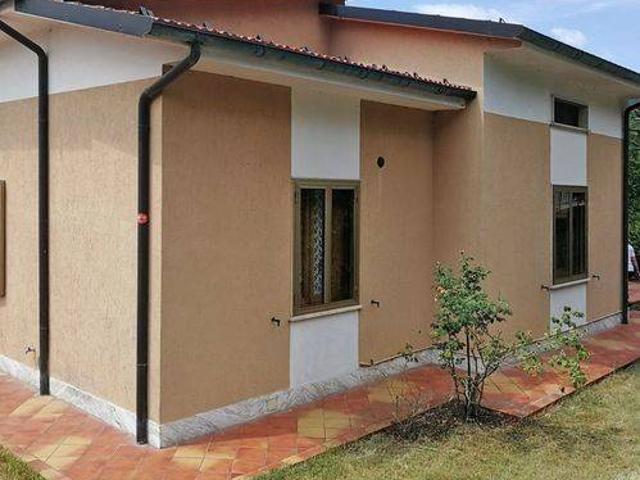 Villa Indipendente in vendita a Unione Comuni Garfagnana, Piazza Al Serchio