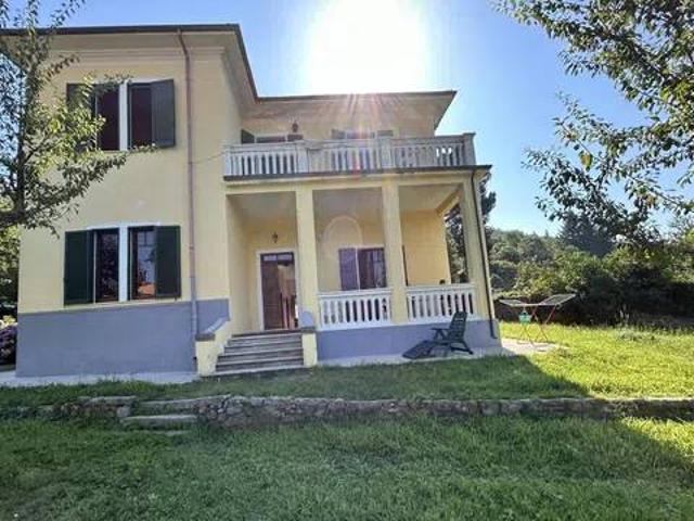 Villa Indipendente in vendita a Livignano, Piazza al Serchio