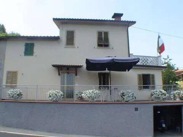 Villa Indipendente in vendita a Unione Comuni Garfagnana, Piazza Al Serchio