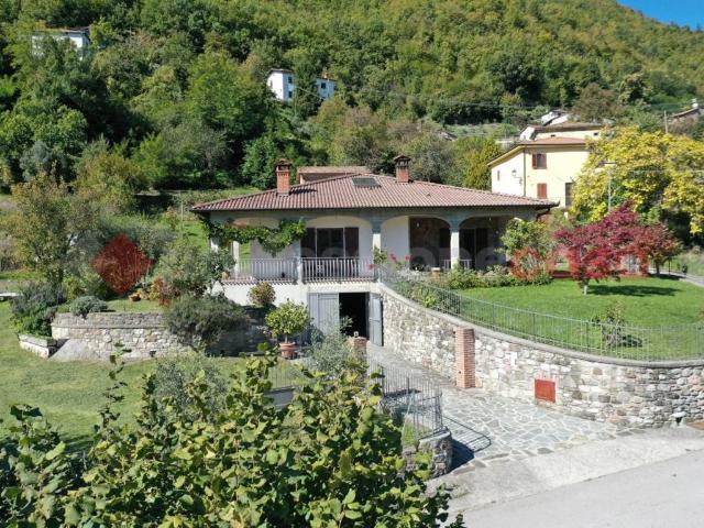 Villa Indipendente in vendita a Unione Comuni Garfagnana, Piazza Al Serchio