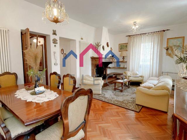 Villa Indipendente in vendita a Unione Comuni Garfagnana, Piazza Al Serchio